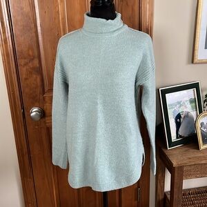 Gap Women’s Light Blue Turtleneck Sweater